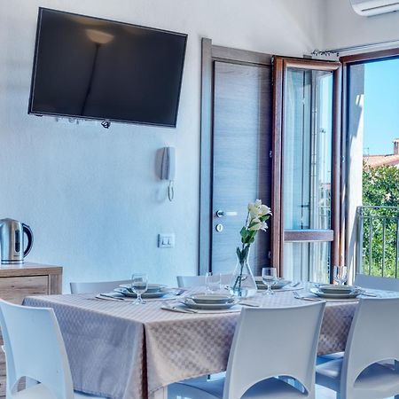 Izzhome Cozy Sunflowers Pula Bagian luar foto